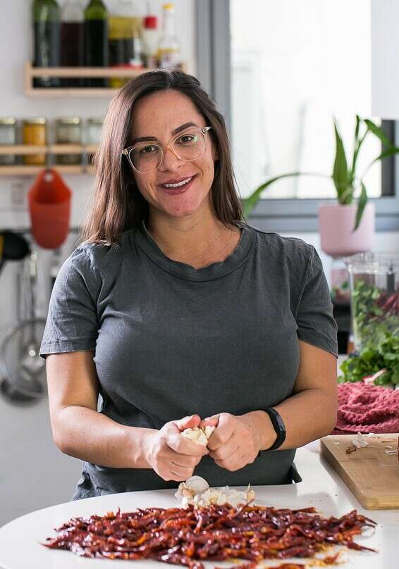 "הסחוג של סבתא תמיד היה שם, במקרר או במקפיא". לירון ז'גורסקי והפלפלים // צילום: איתיאל ציון